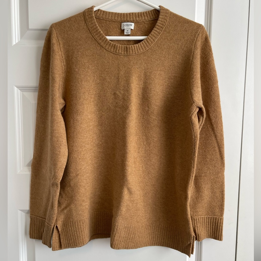 Women’s J Crew Factory M extra soft camel long sleeve sweater 2022